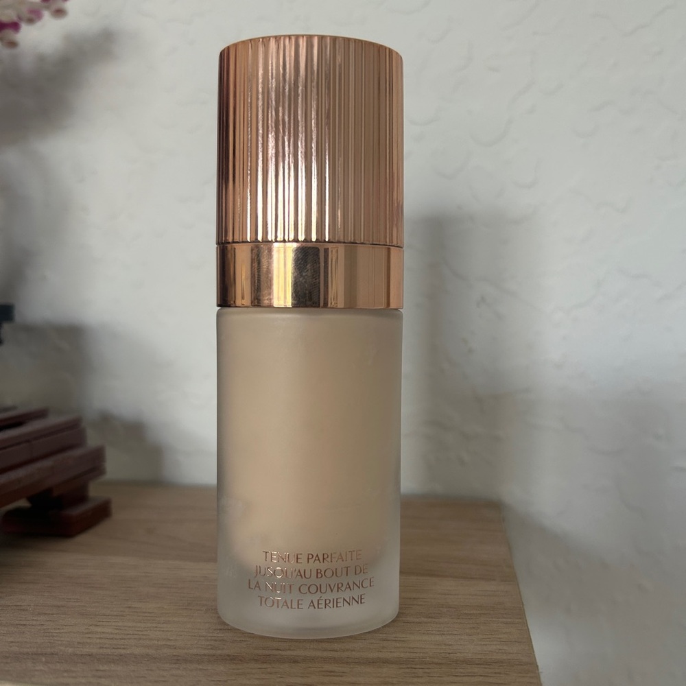 Charlotte Tilbury Airbrush Flawless Foundation in 1 Neutral Shade - Picture 4 of 7